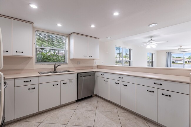 Building Photo - 6670 Ilex Cir