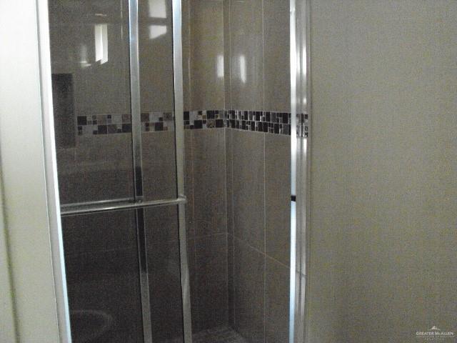 Building Photo - 11 W Daffodil Ave