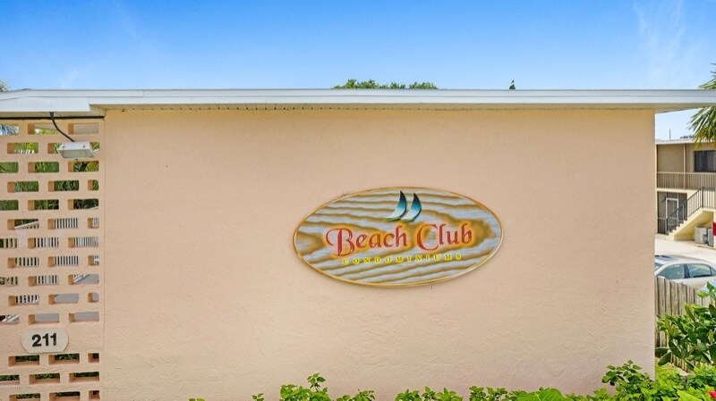 Building Photo - 211 Circle Dr