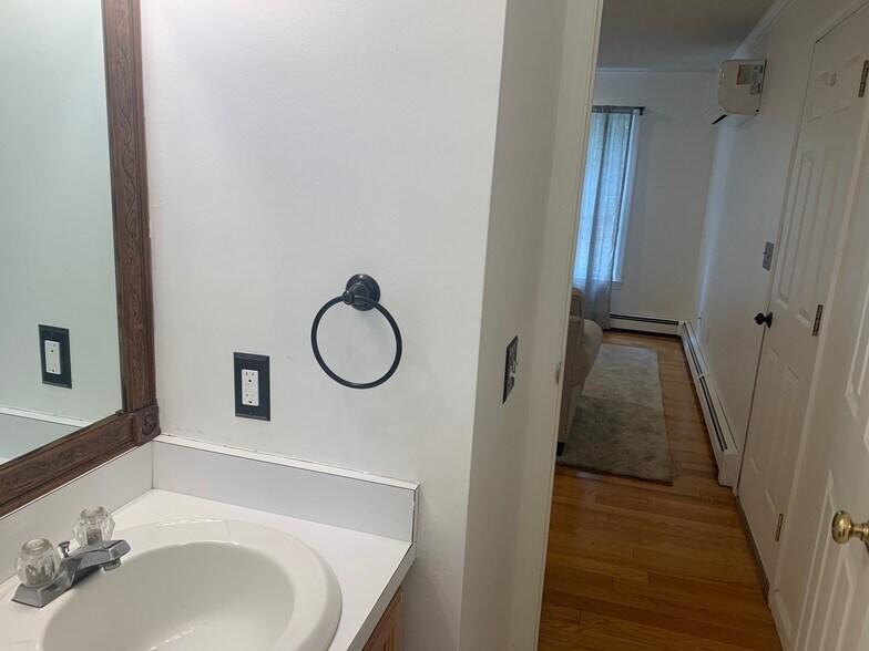 Building Photo - 61 Trotters Way