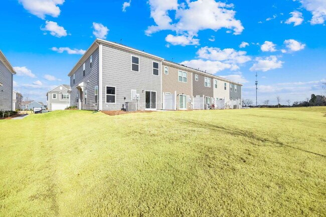 Building Photo - 790 Earhart St NW