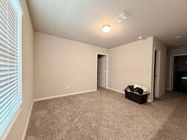 Building Photo - Like-New 4 Bedroom Home in Growing Community – Move-In Ready!