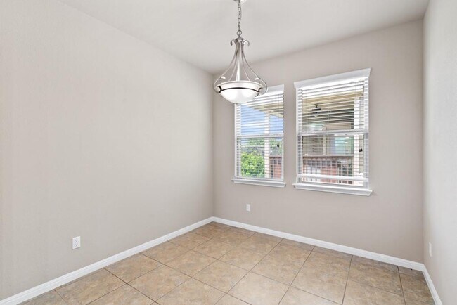 Building Photo - 1571 Kirby
