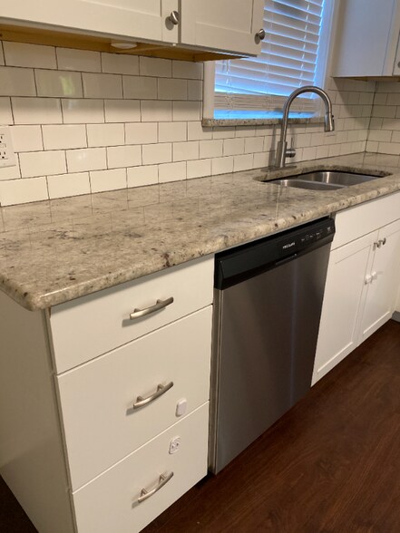 Building Photo - 3921 Sabine Ave