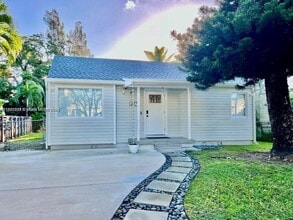 Building Photo - 4117 SW 62nd Ave