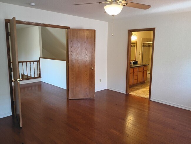Building Photo - AVAILABLE NOW! excellent Fair Oaks Location 3 Bedroom Home!