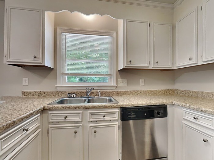 Building Photo - 6515 Birdsong Ln
