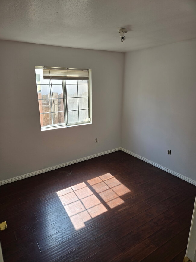 Building Photo - 227 E 110th St
