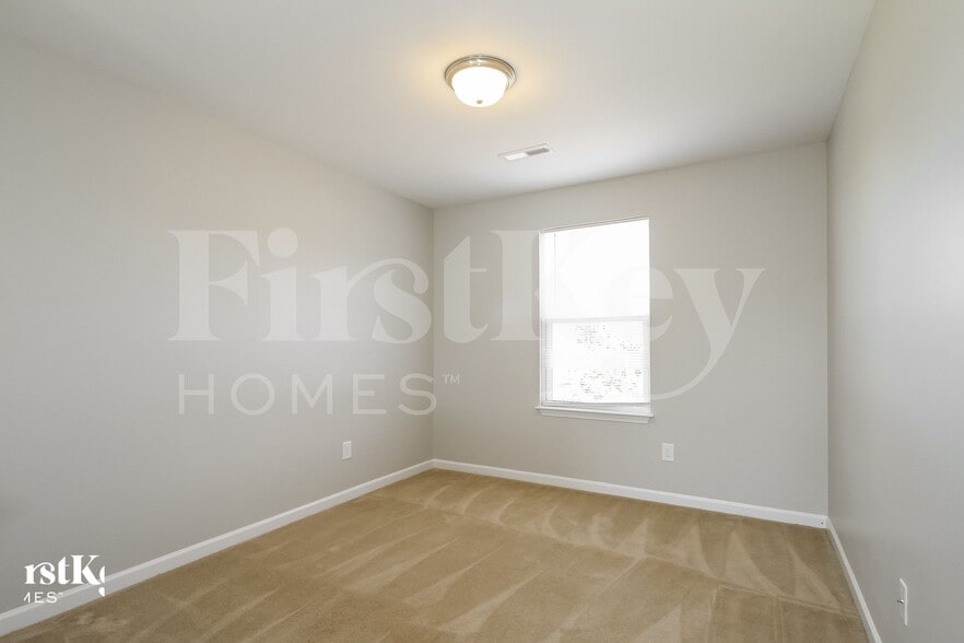 Building Photo - 4295 Kendall Farms Way