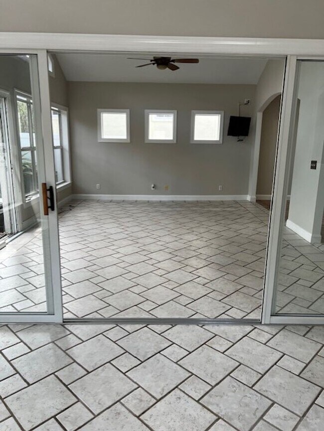 Building Photo - Bermuda Pointe