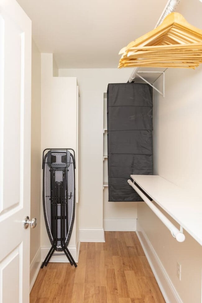 Building Photo - 152 E McMicken Ave