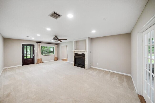 Building Photo - 13373 Southshore Dr