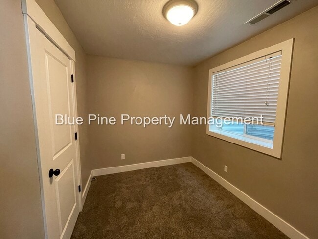Building Photo - 3930 E Vision Dr