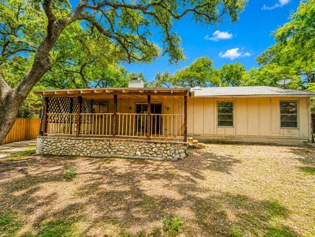 Building Photo - 8726 Timberbriar, San Antonio, TX 78250 | Home for Rent 78250