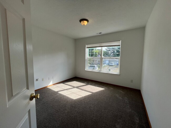 Building Photo - 3-Bedroom, 2-Bath, 1454sq ft Home!