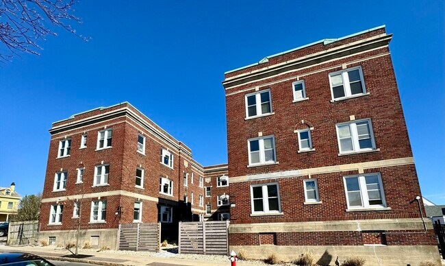 Building Photo - 189 Elm St