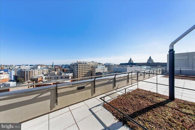 Building Photo - 1133 14th St NW