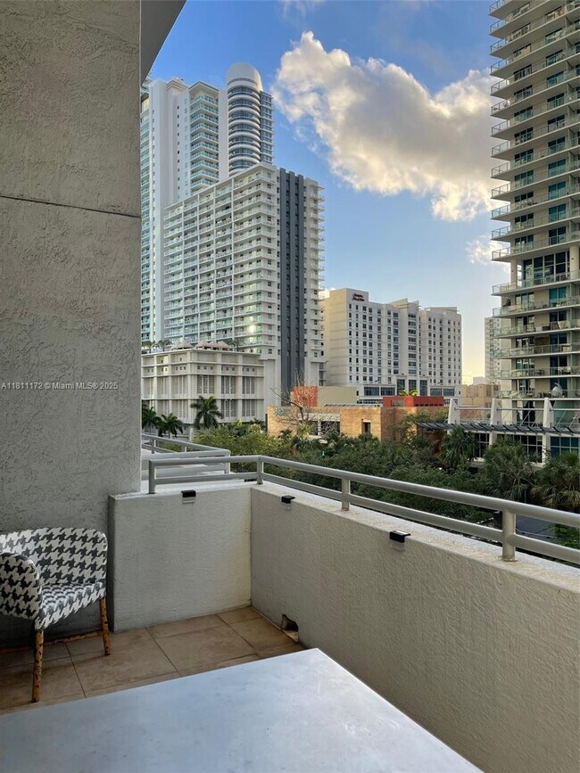 Building Photo - 1050 Brickell Ave