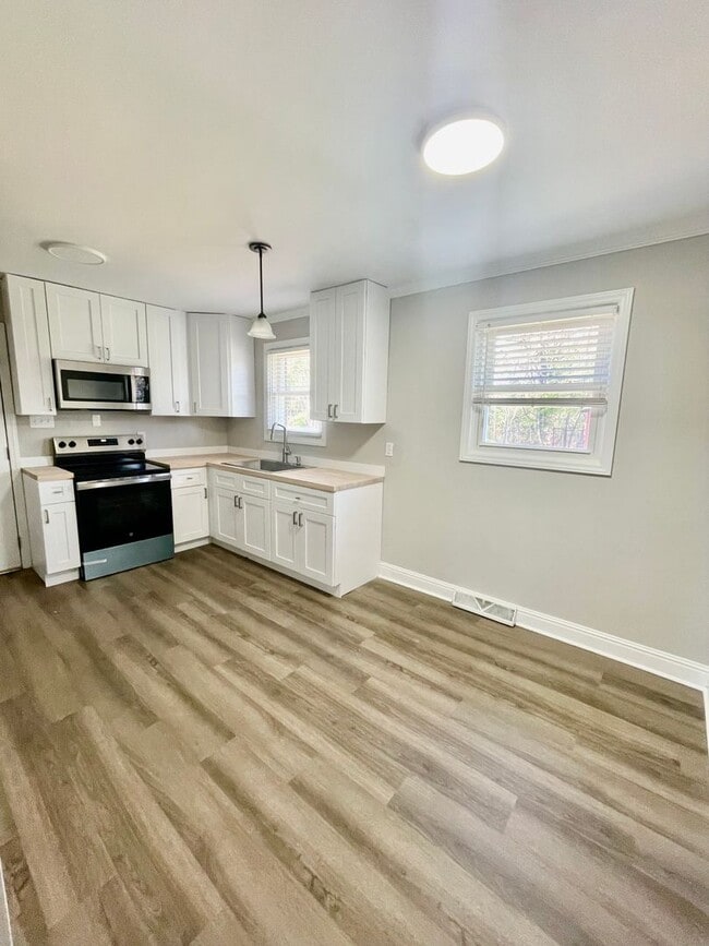 Building Photo - Welcome to this Charming 3 bedroom, 1 bathroom home in Iron Station, NC.
