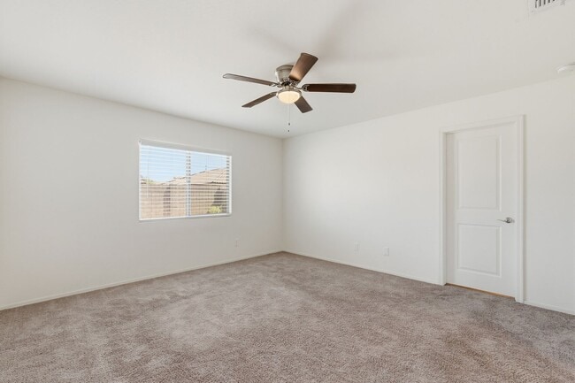 Building Photo - 4bedroom 2 bath single family home!