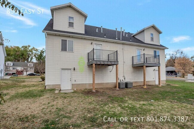 Building Photo - 856 Easy St