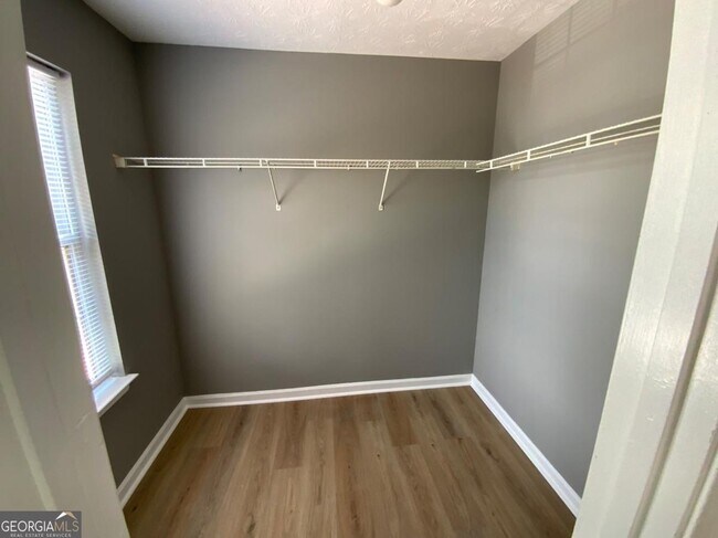 Building Photo - 6506 Chestnut Lake Crossing