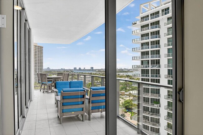 Building Photo - 3100 N Ocean Dr