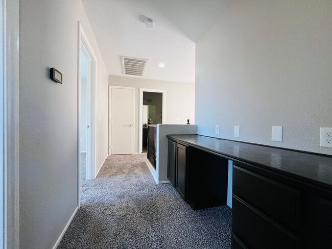 Building Photo - Charming 3-Bedroom Home in a Vibrant Commu...