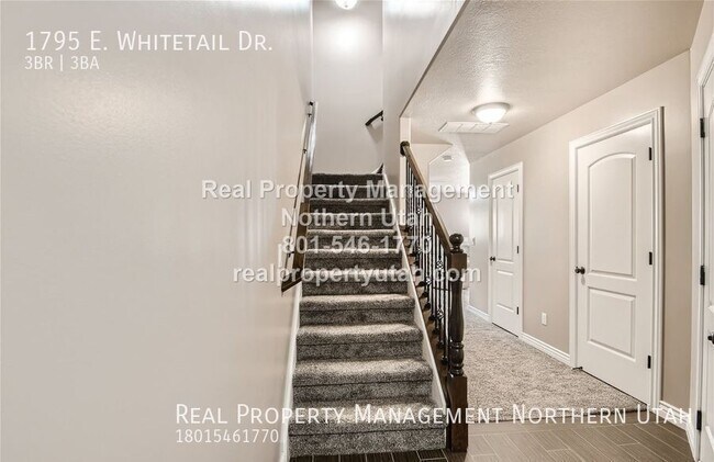 Building Photo - 1795 E Whitetail Dr
