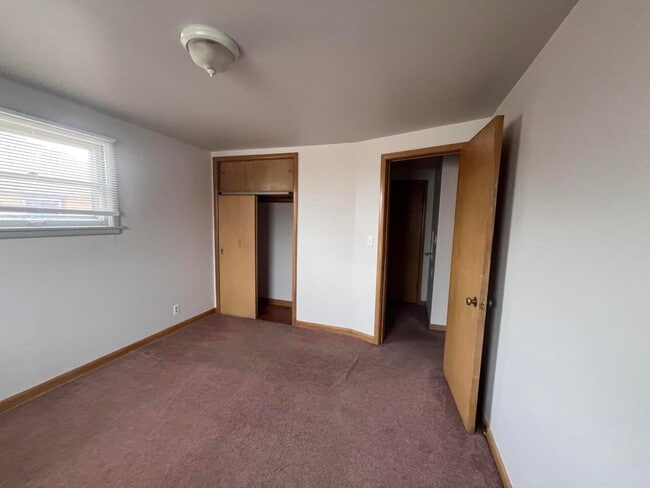 Building Photo - 4934 W Forest Home Ave