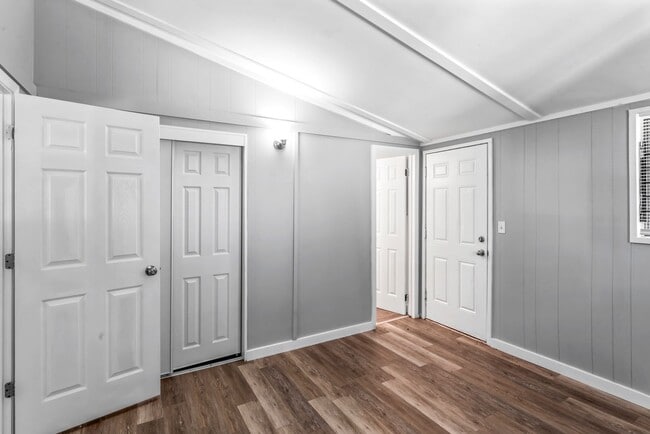 Building Photo - Affordable Comfort in Independence — 1-Bed...