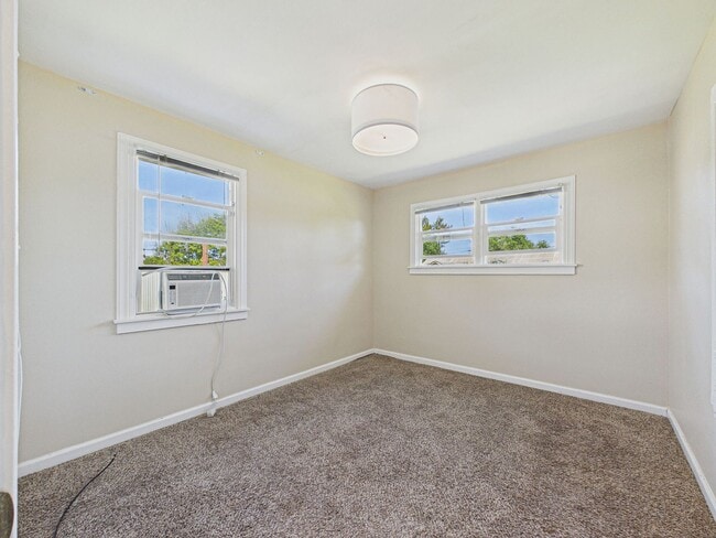 Building Photo - 2 bed 1 bath - Beautiful Outdoor Living