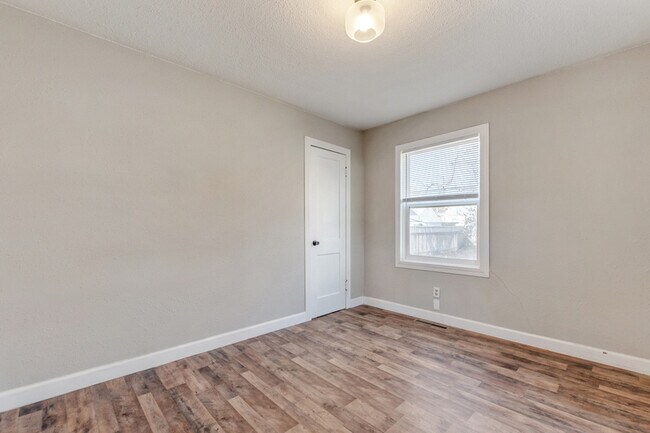 Building Photo - 1017 N Pershing St