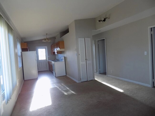 Building Photo - 1425 Evans Ave