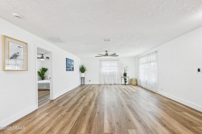 Building Photo - 4035 Oriole Ave