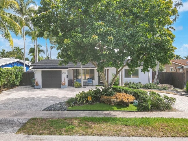 Building Photo - 1715 NE 40th St