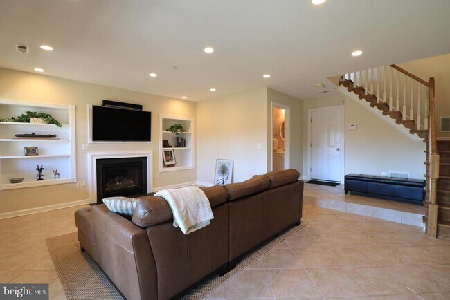 Building Photo - 13539 Flowerfield Dr