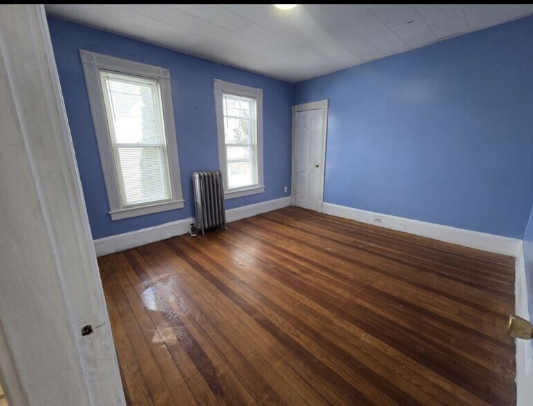 Building Photo - 32 Charles St