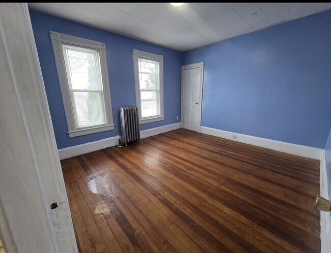 Building Photo - 32 Charles St