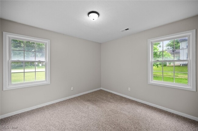 Building Photo - 3031 Logan Ln N