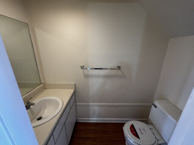 Building Photo - Townhouse for Rent