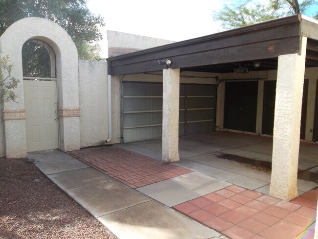 Building Photo - Private House