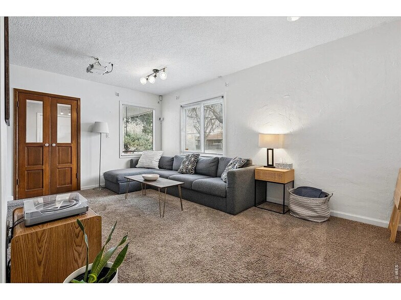 Living Room - 1819 S Madison St