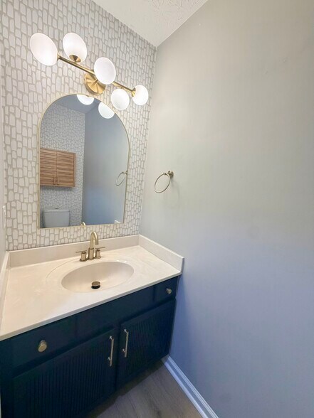 Building Photo - 588 Wellington Gardens Dr