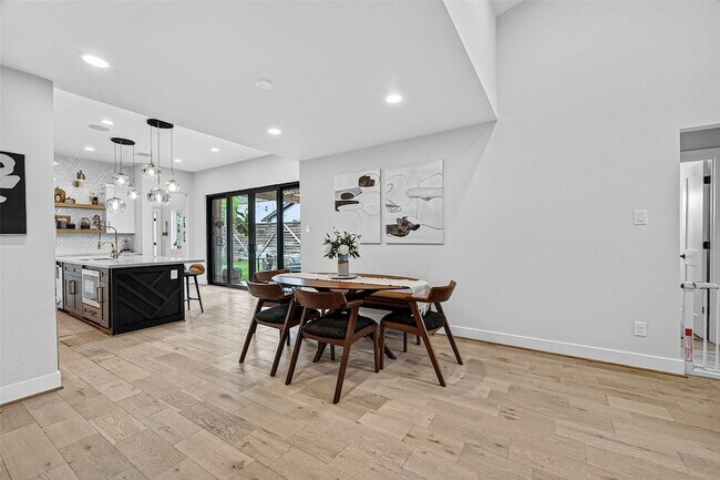 Building Photo - 209 Woodard St
