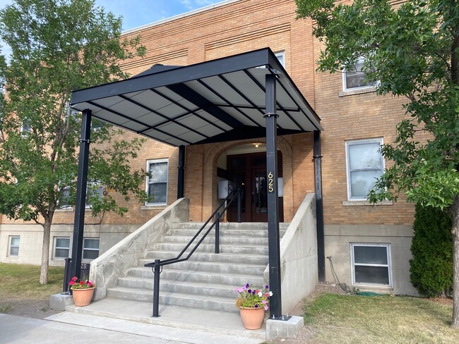 Primary Photo - 625 Main St