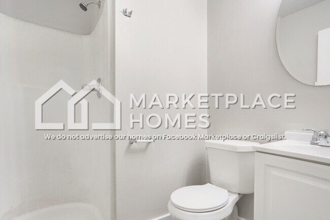 Building Photo - 8206 Huntington Dr