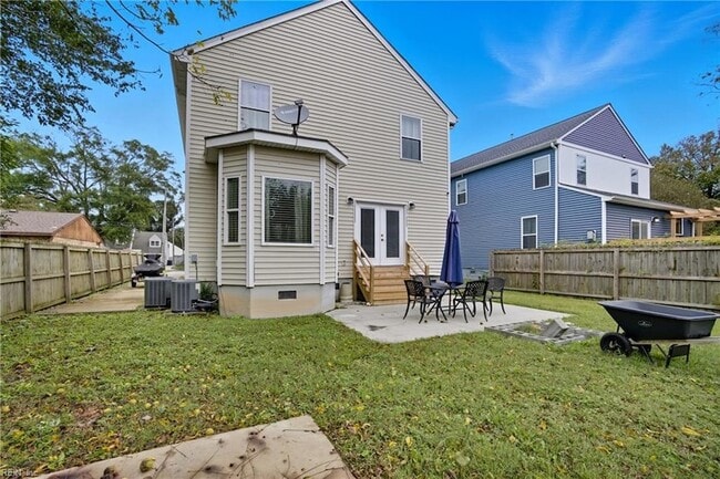 Building Photo - 1859 Parkview Ave