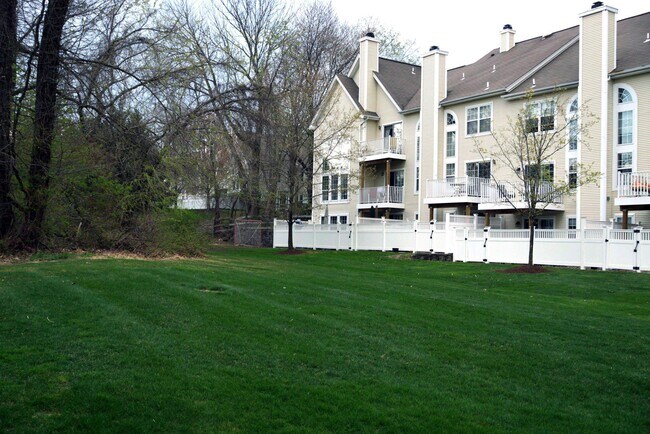 Building Photo - 402 Bollen Ct