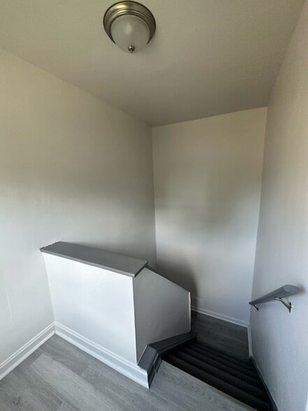 Building Photo - 2631 Bremont Ave